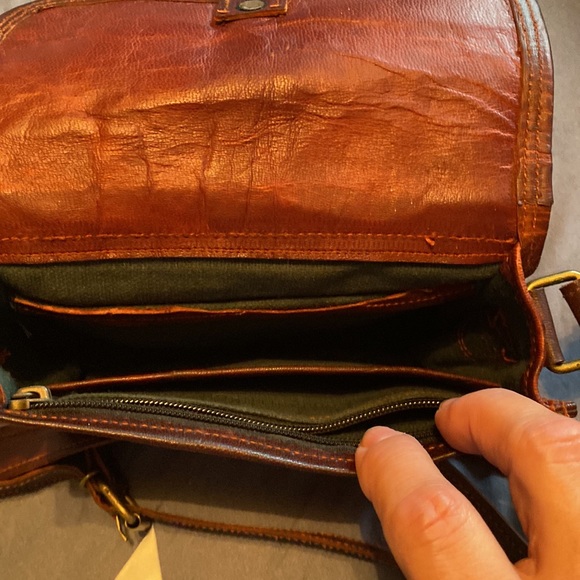 Leather is in fantastic condition - Picture 3 of 3